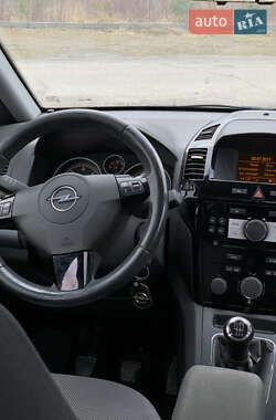 Минивэн Opel Zafira 2011 в 