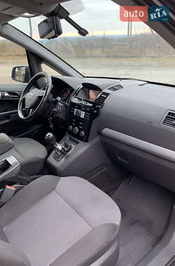 Минивэн Opel Zafira 2011 в 