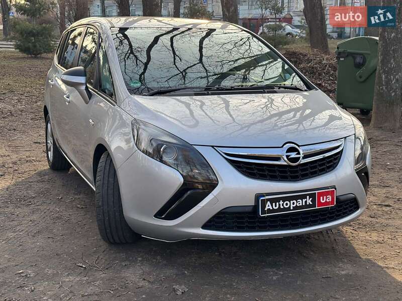 Минивэн Opel Zafira 2012 в Киеве