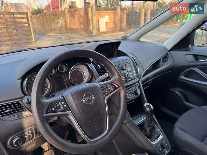 Минивэн Opel Zafira 2012 в Киеве