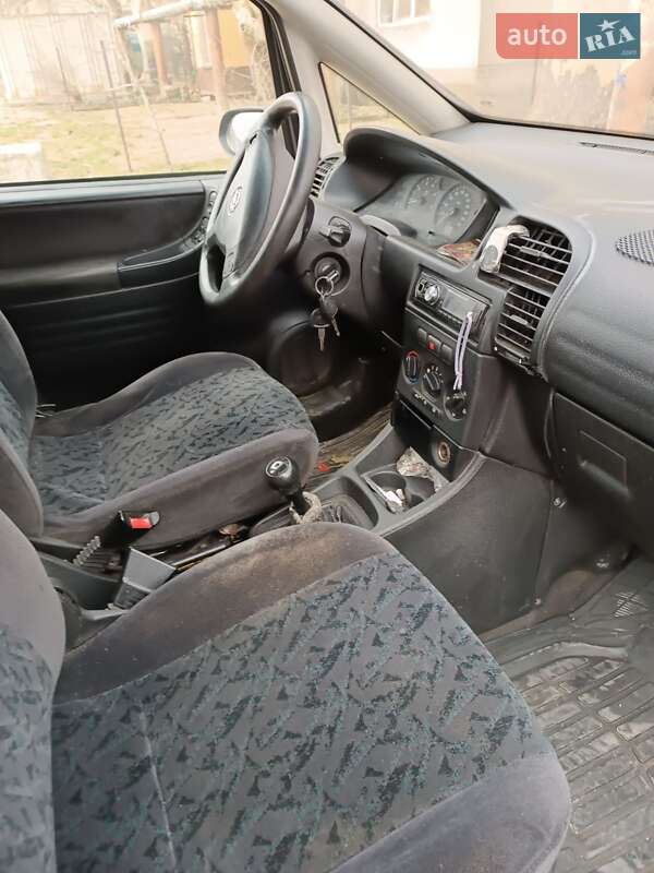 Минивэн Opel Zafira 2001 в Одессе