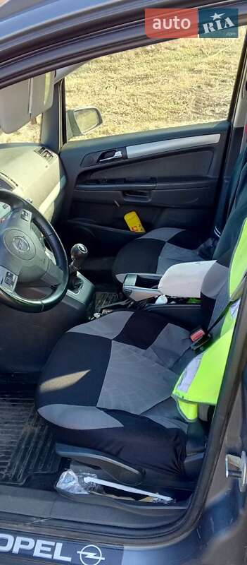 Минивэн Opel Zafira 2005 в Носовке