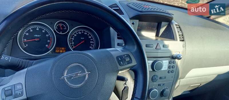 Минивэн Opel Zafira 2005 в Носовке