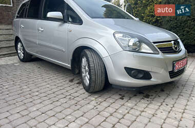 Минивэн Opel Zafira 2009 в Городке