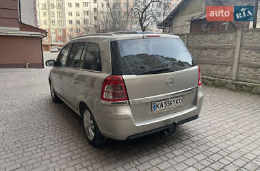Минивэн Opel Zafira 2010 в 