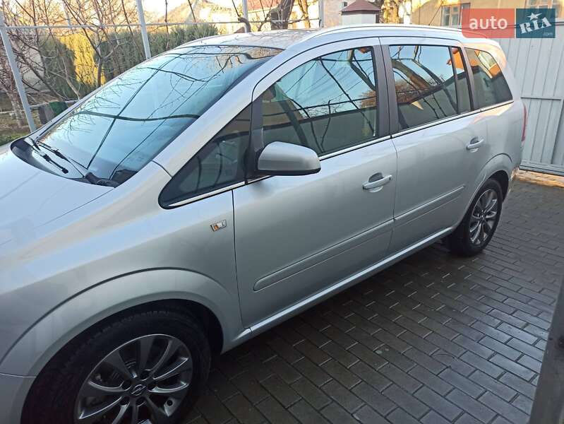Мінівен Opel Zafira 2009 в Одесі
