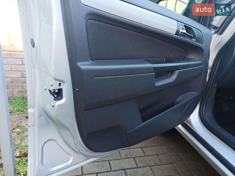 Мінівен Opel Zafira 2009 в Одесі