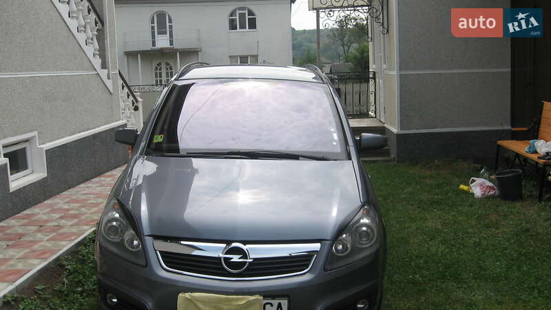 Минивэн Opel Zafira 2006 в 