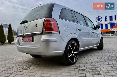 Минивэн Opel Zafira 2011 в 