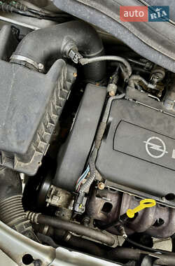 Минивэн Opel Zafira 2011 в 