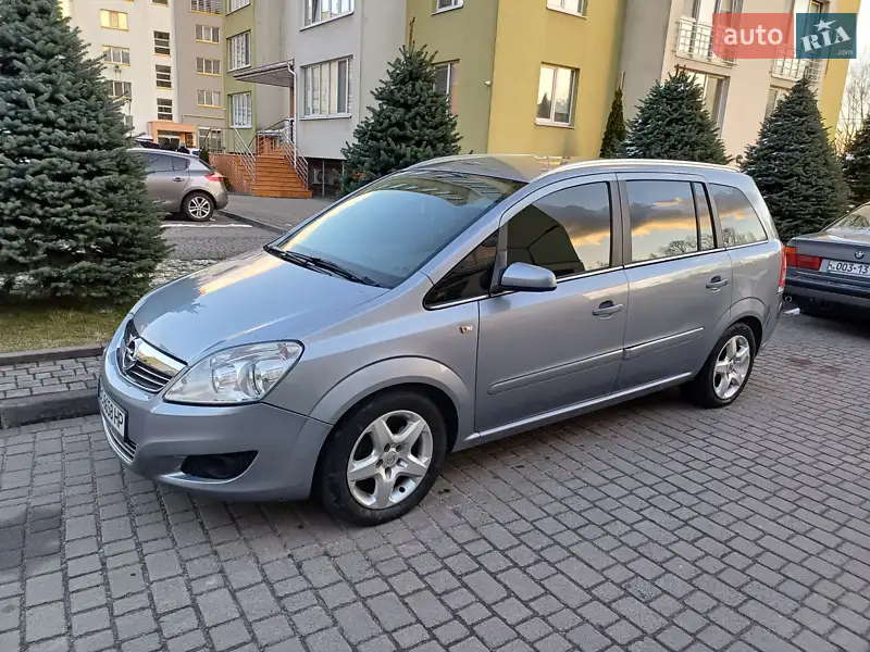 Минивэн Opel Zafira 2008 в 