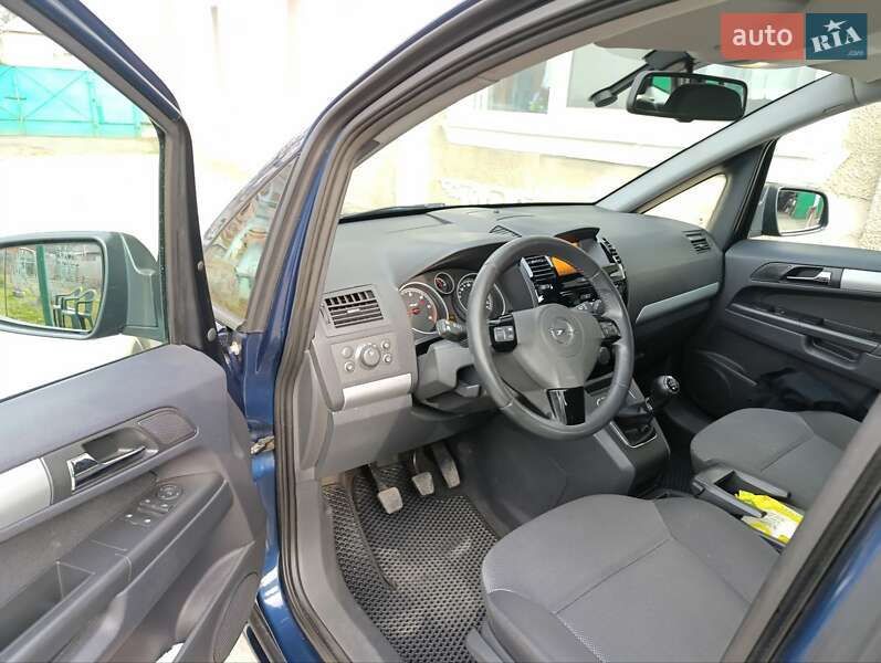Мінівен Opel Zafira 2012 в Радомишлі