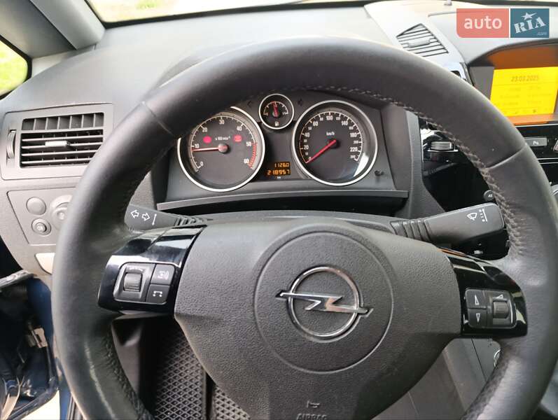 Мінівен Opel Zafira 2012 в Радомишлі