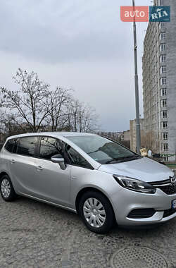 Минивэн Opel Zafira 2018 в 