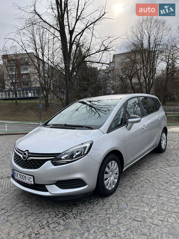 Минивэн Opel Zafira 2018 в 