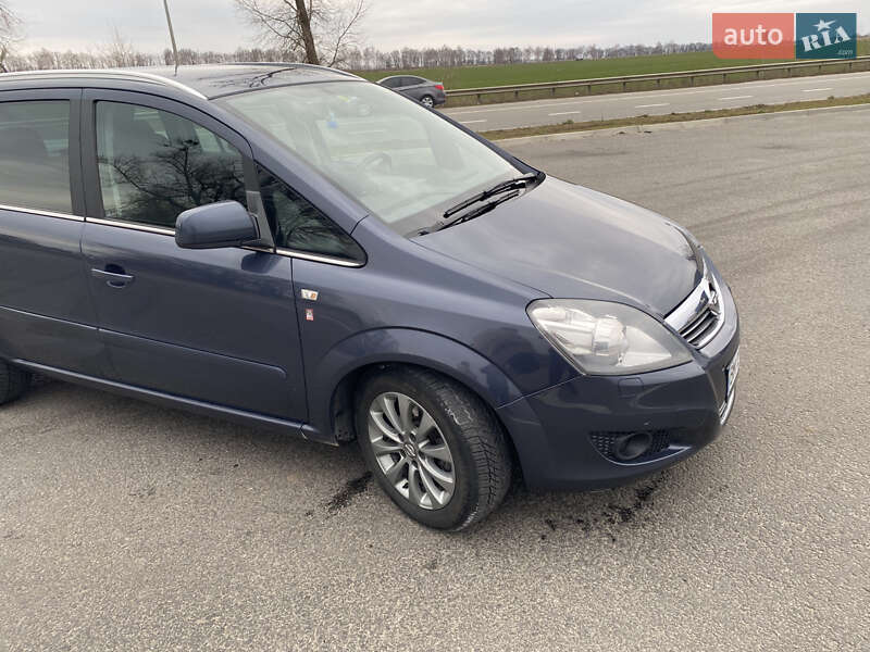 Минивэн Opel Zafira 2010 в Ромнах фото 11 Минивэн Opel Zafira 2010 в Ромнах