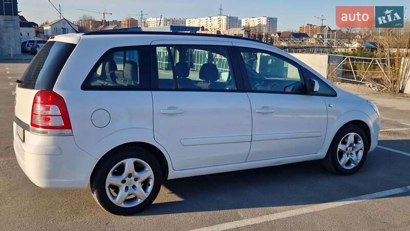 Минивэн Opel Zafira 2013 в Ирпене