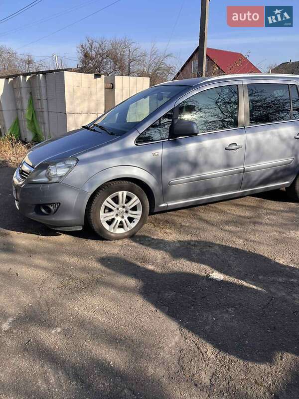 Минивэн Opel Zafira 2010 в Золотоноше