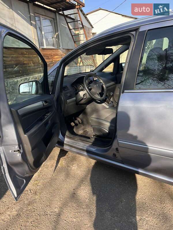 Минивэн Opel Zafira 2010 в Золотоноше