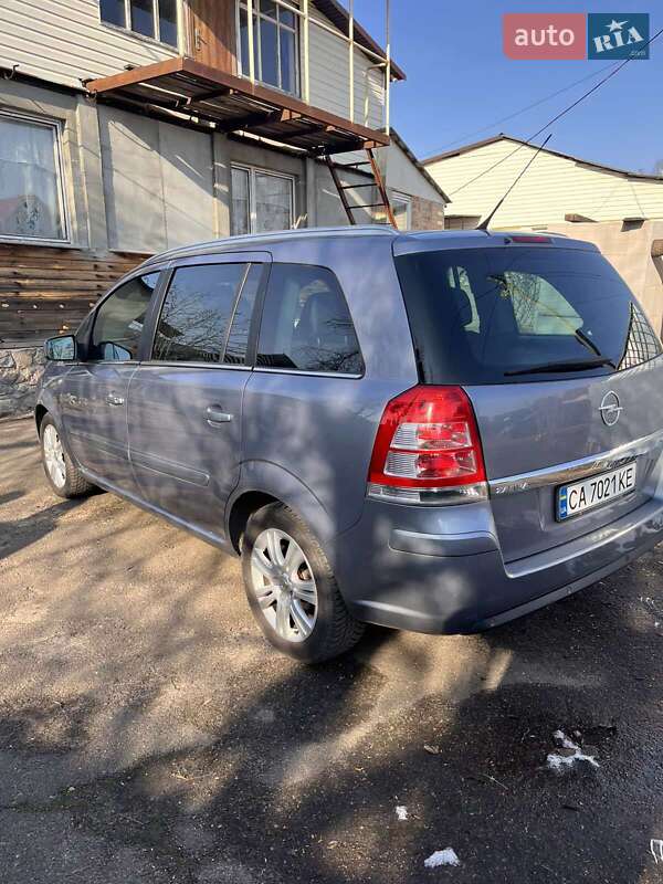 Минивэн Opel Zafira 2010 в Золотоноше