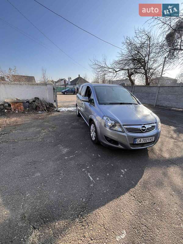 Минивэн Opel Zafira 2010 в Золотоноше