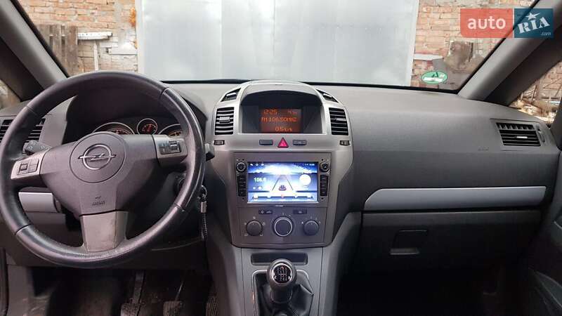 Минивэн Opel Zafira 2005 в Киеве