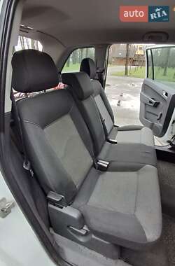 Минивэн Opel Zafira 2010 в 