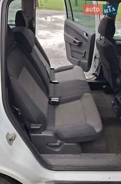 Минивэн Opel Zafira 2010 в 