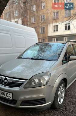 Минивэн Opel Zafira 2005 в 