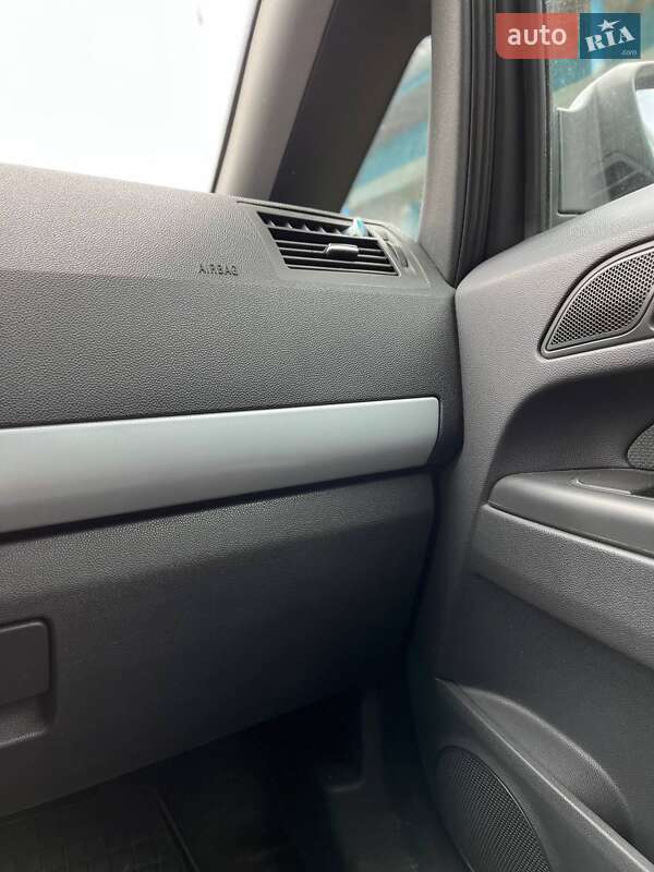 Минивэн Opel Zafira 2005 в Сокирянах