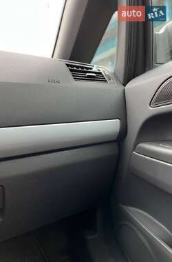 Минивэн Opel Zafira 2005 в 