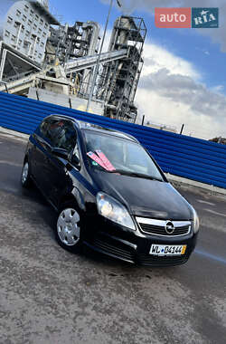 Минивэн Opel Zafira 2006 в 