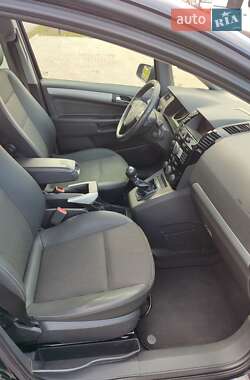 Минивэн Opel Zafira 2009 в 