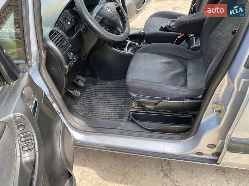 Мінівен Opel Zafira 1999 в Покрові