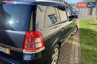 Минивэн Opel Zafira 2010 в 