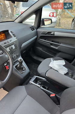 Минивэн Opel Zafira 2005 в 