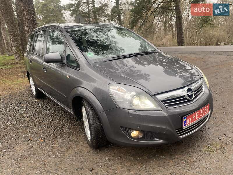 Мінівен Opel Zafira 2011 в 