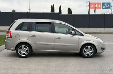 Минивэн Opel Zafira 2010 в 