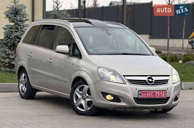 Минивэн Opel Zafira 2010 в 