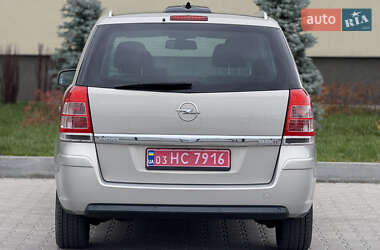 Минивэн Opel Zafira 2010 в 