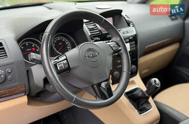 Минивэн Opel Zafira 2010 в 