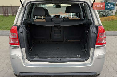 Минивэн Opel Zafira 2010 в 