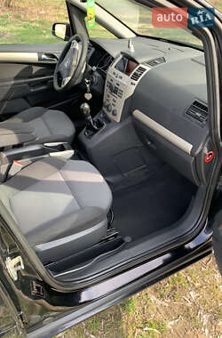 Минивэн Opel Zafira 2008 в 