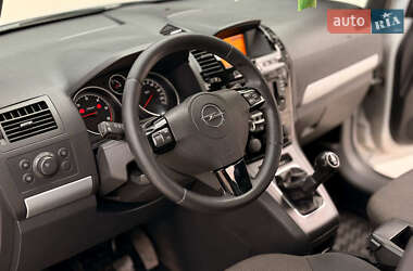 Минивэн Opel Zafira 2011 в 