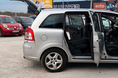 Минивэн Opel Zafira 2011 в 