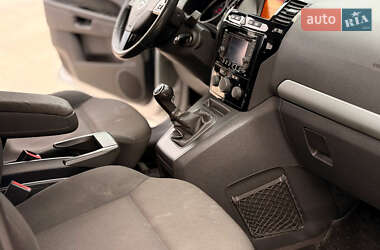 Минивэн Opel Zafira 2011 в 