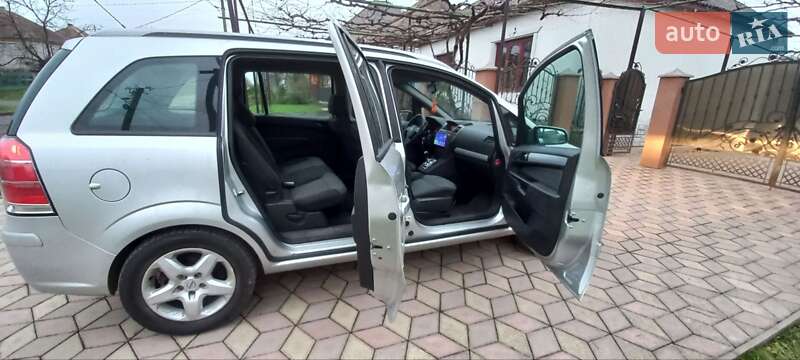 Минивэн Opel Zafira 2007 в 