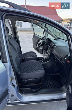 Минивэн Opel Zafira 2000 в 
