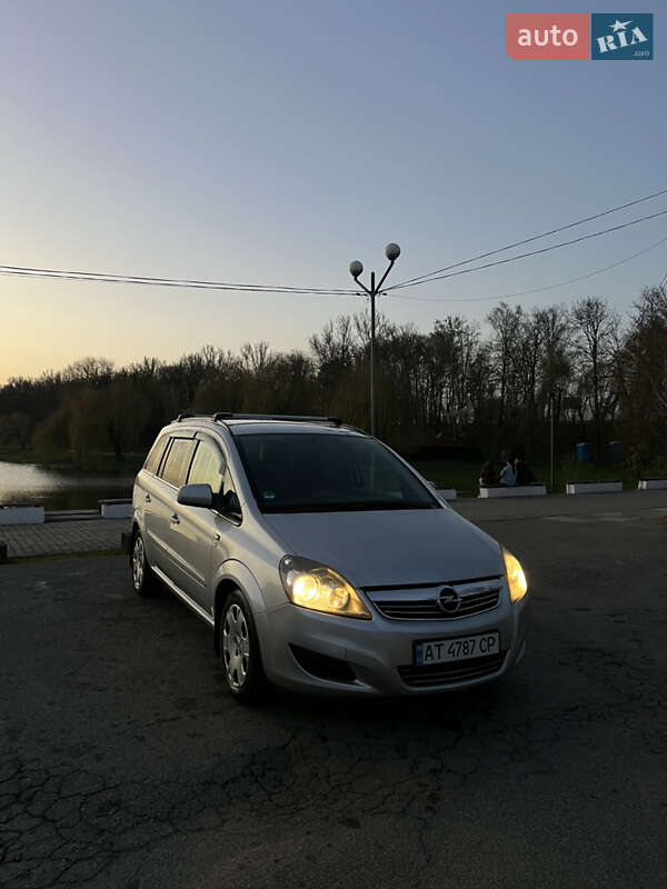 Мінівен Opel Zafira 2010 в Івано-Франківську