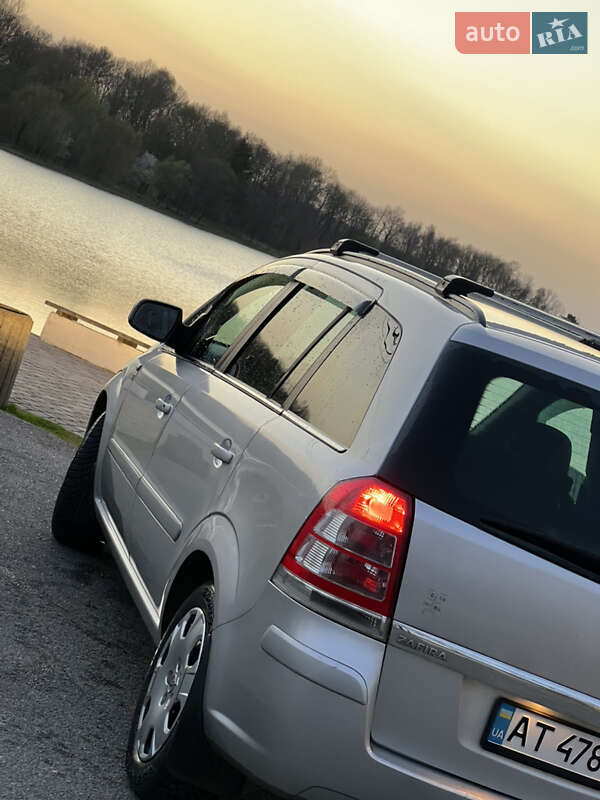 Мінівен Opel Zafira 2010 в Івано-Франківську
